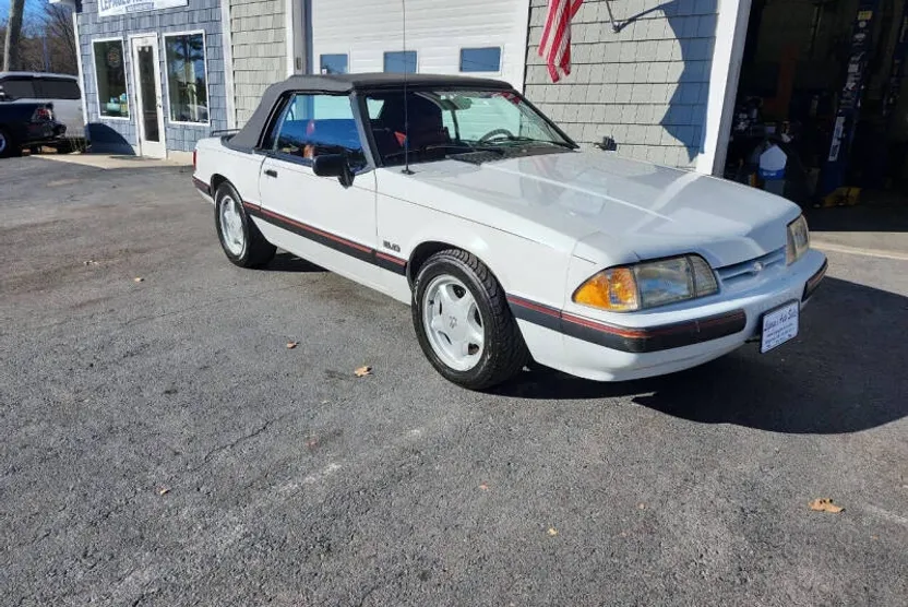 1991 Ford Mustang LX photo 1