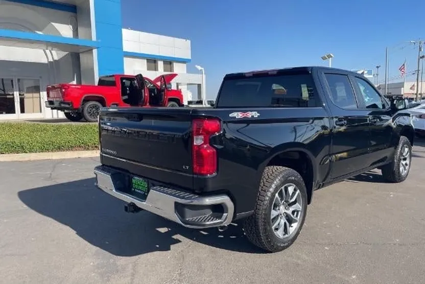 2026 Chevrolet Silverado 1500 LT photo 1