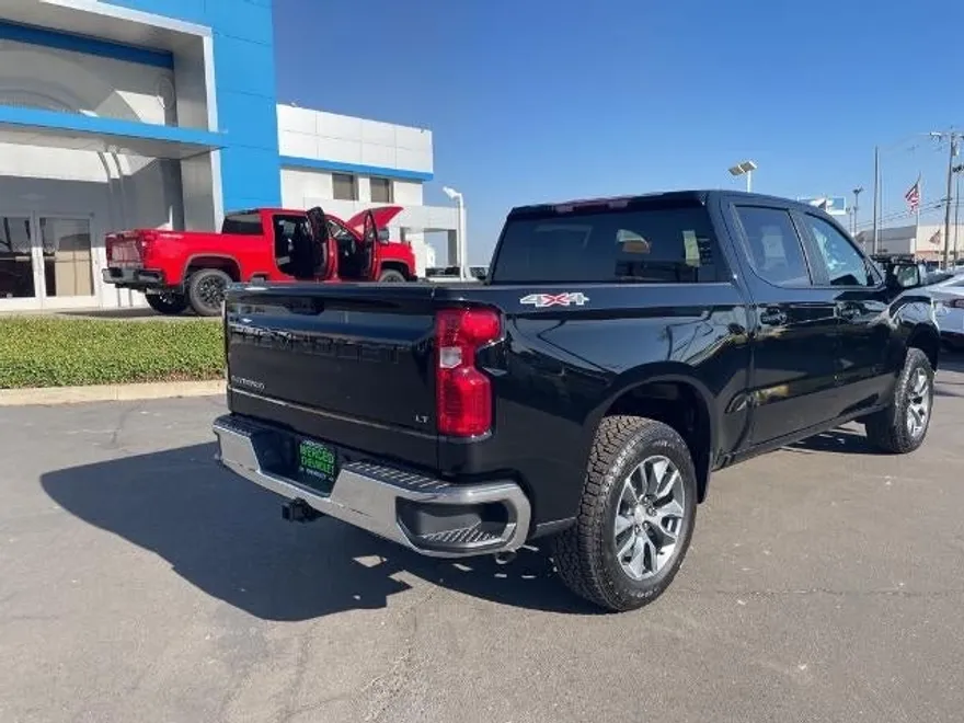 2026 Chevrolet Silverado 1500 LT photo 1
