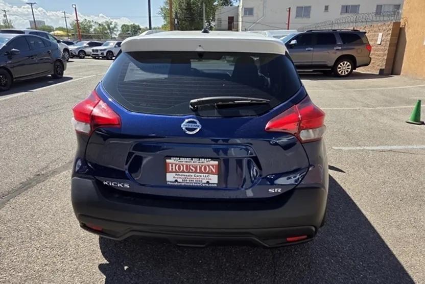2019 Nissan Kicks SR photo 1