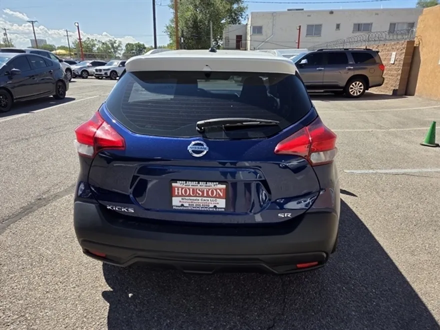 2019 Nissan Kicks SR photo 1