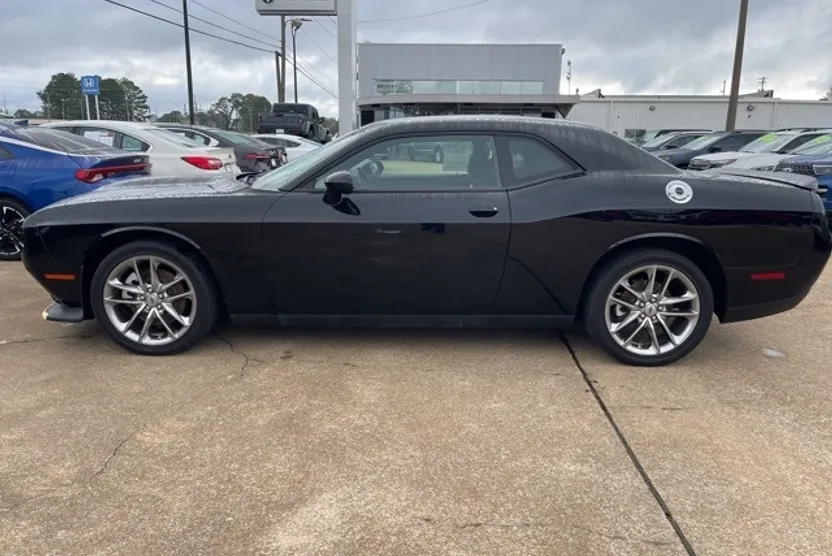 2022 Dodge Challenger GT photo 1