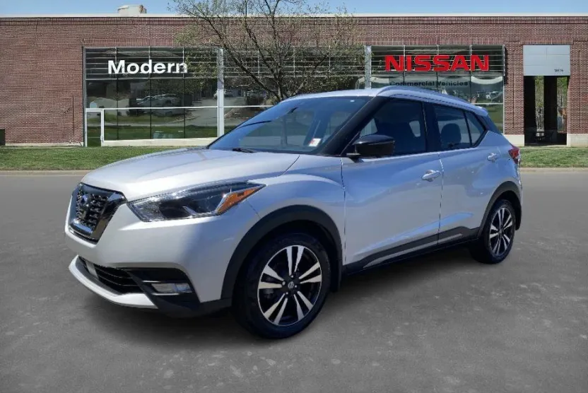 2020 Nissan Kicks SR photo 1
