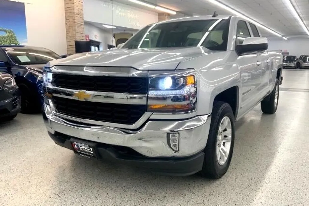 2017 Chevrolet Silverado 1500 LT photo 1