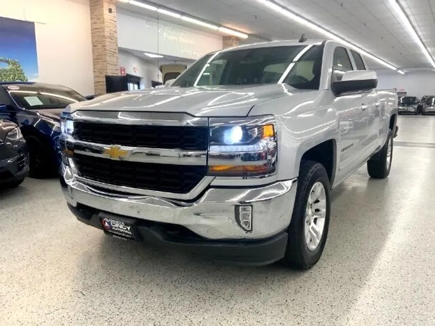 2017 Chevrolet Silverado 1500 LT photo 1