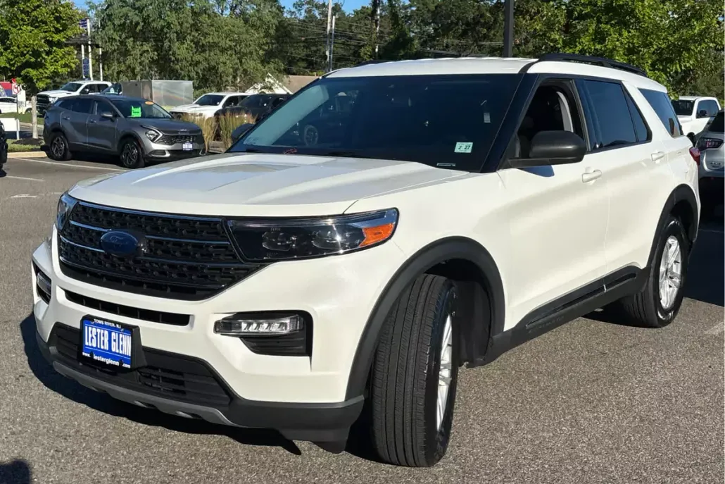 2022 Ford Explorer XLT photo 1