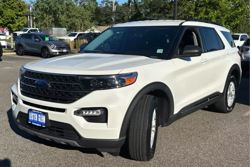 2022 Ford Explorer XLT photo 1