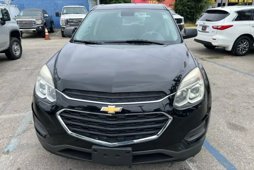 2017 Chevrolet Equinox LS photo 1