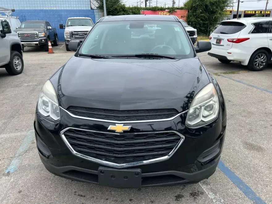 2017 Chevrolet Equinox LS photo 1
