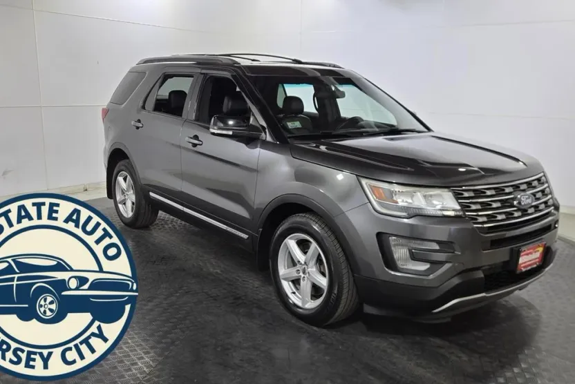 2017 Ford Explorer XLT photo 1