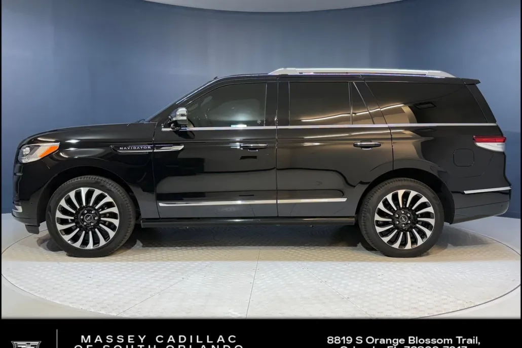 2022 Lincoln Navigator Black Label photo 1