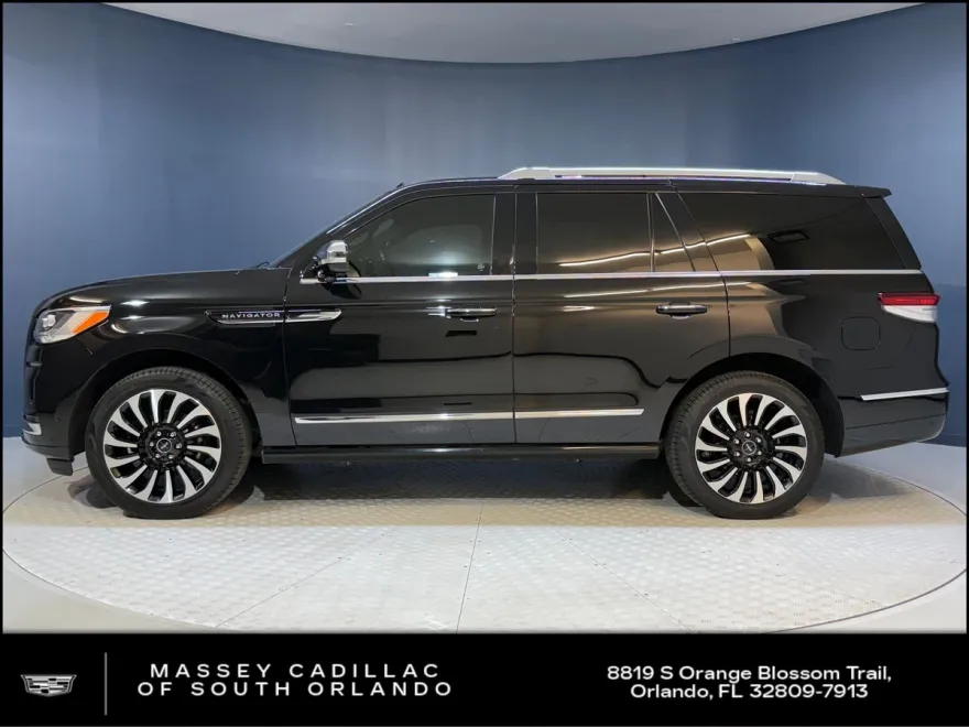 2022 Lincoln Navigator Black Label photo 1