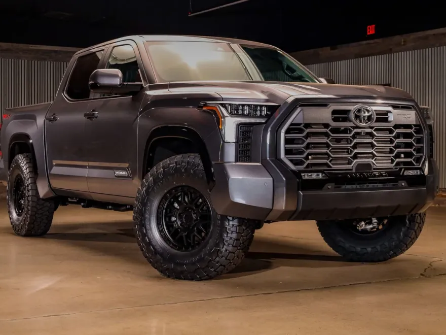 2025 Toyota Tundra Platinum photo 1