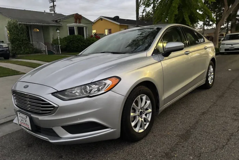 2017 Ford Fusion S photo 1