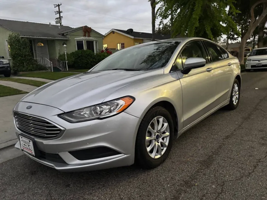 2017 Ford Fusion S photo 1