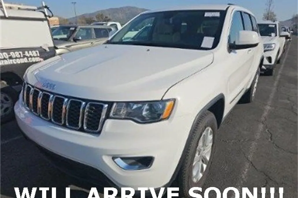 2022 Jeep Grand Cherokee Laredo photo 1