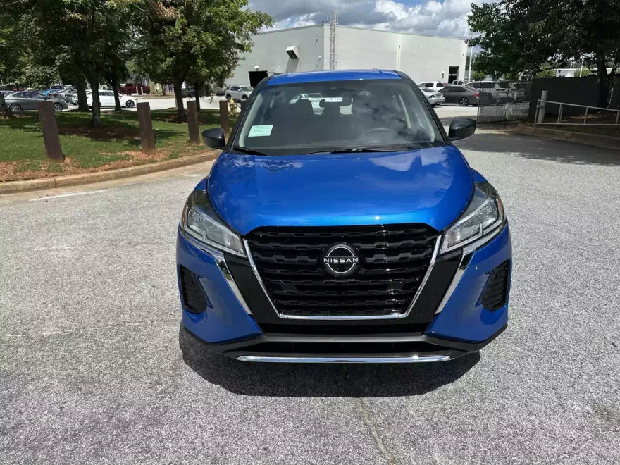 2025 Nissan Kicks Play S photo 1