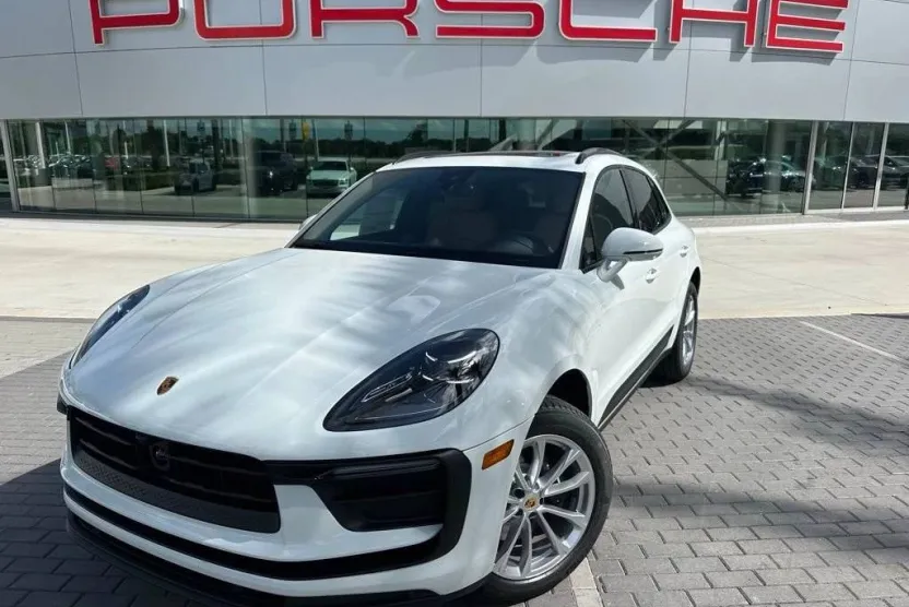 2025 Porsche Macan T photo 1