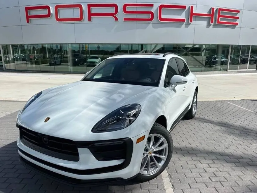 2025 Porsche Macan T photo 1