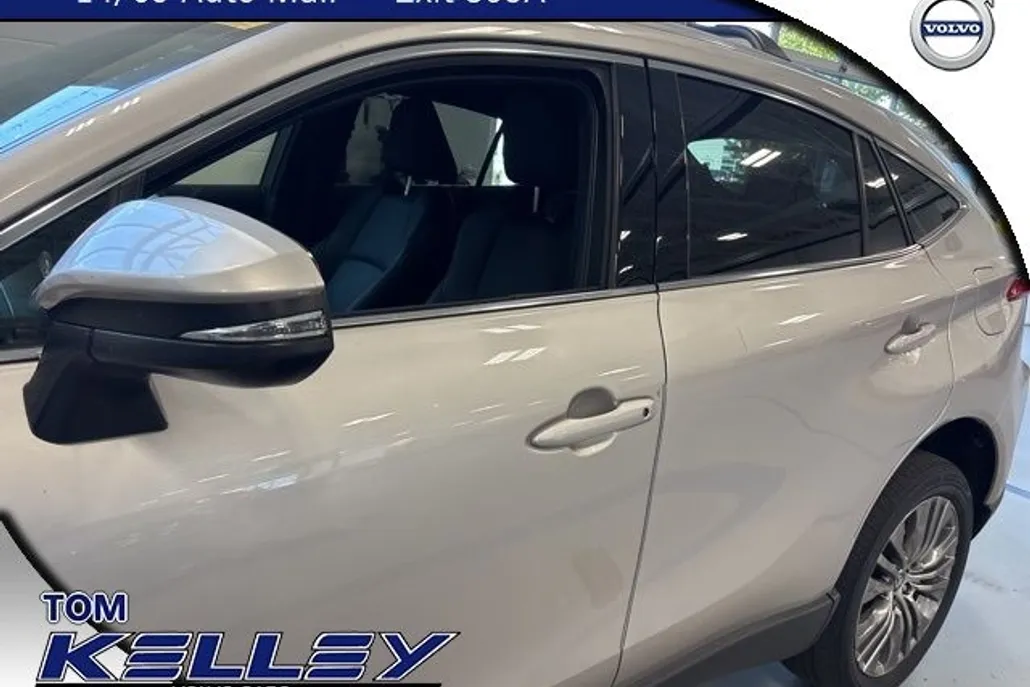 2022 Toyota Venza XLE photo 1