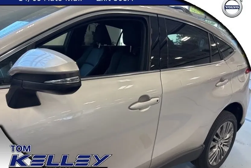 2022 Toyota Venza XLE photo 1