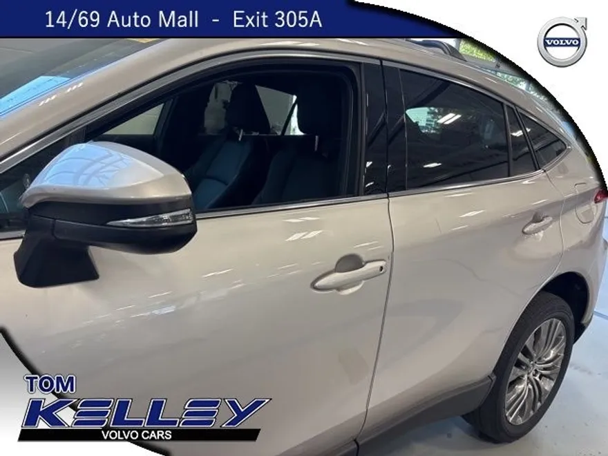 2022 Toyota Venza XLE photo 1
