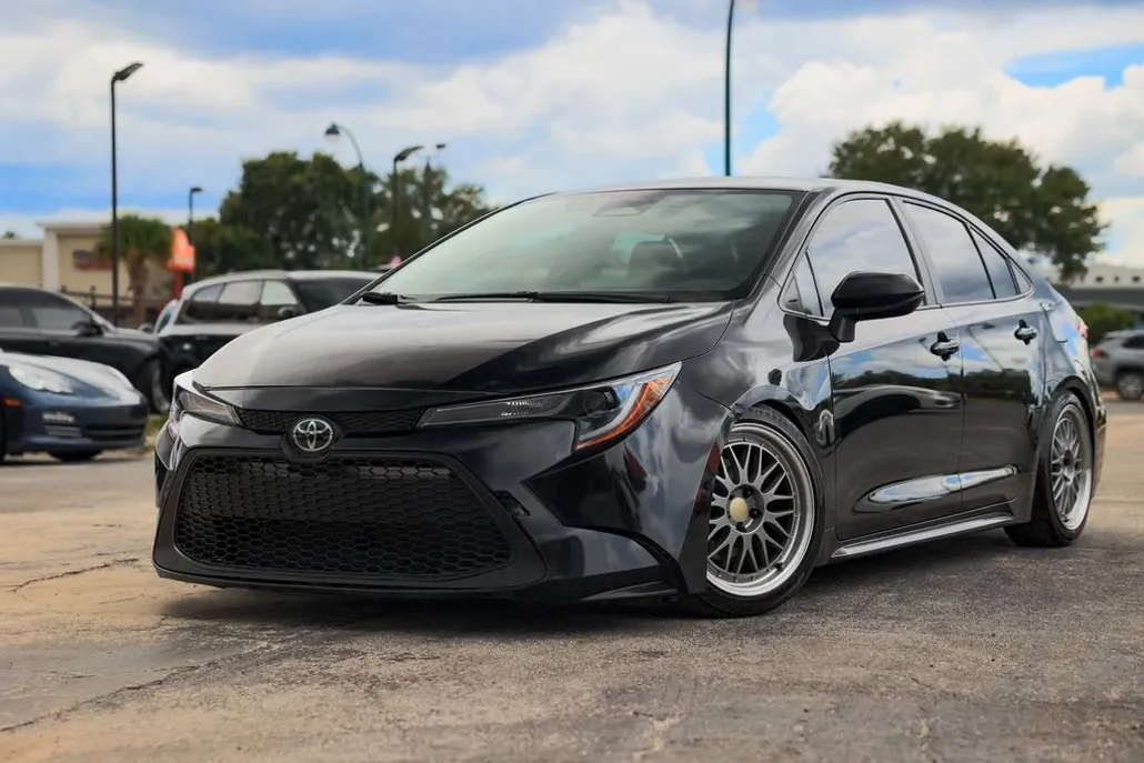 2023 Toyota Corolla LE photo 1