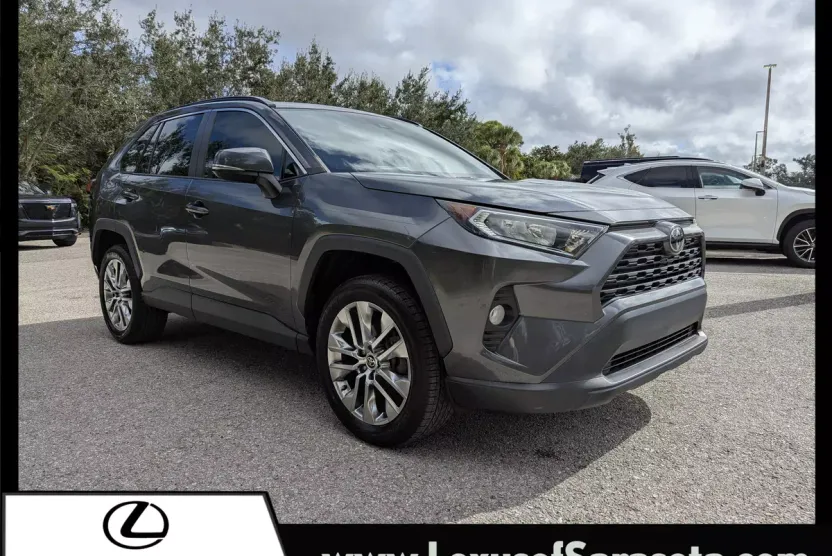 2021 Toyota RAV4 XLE Premium photo 1
