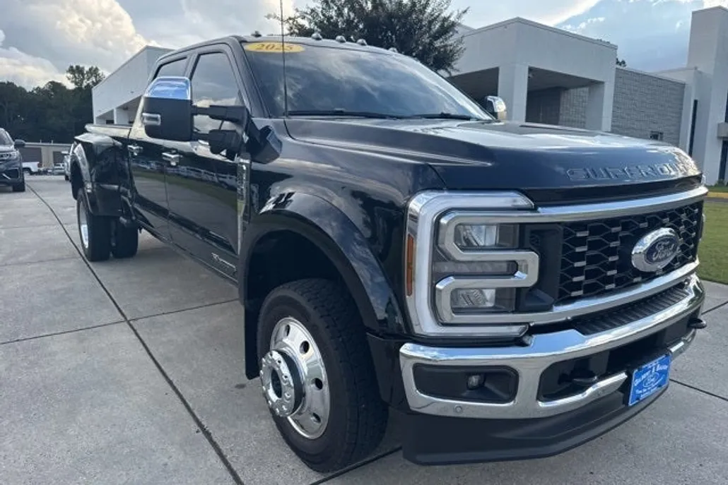 2025 Ford F-450 photo 1