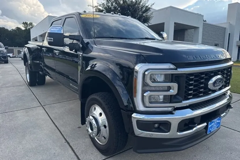 2025 Ford F-450 photo 1