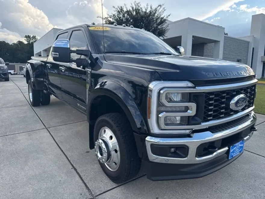 2025 Ford F-450 photo 1