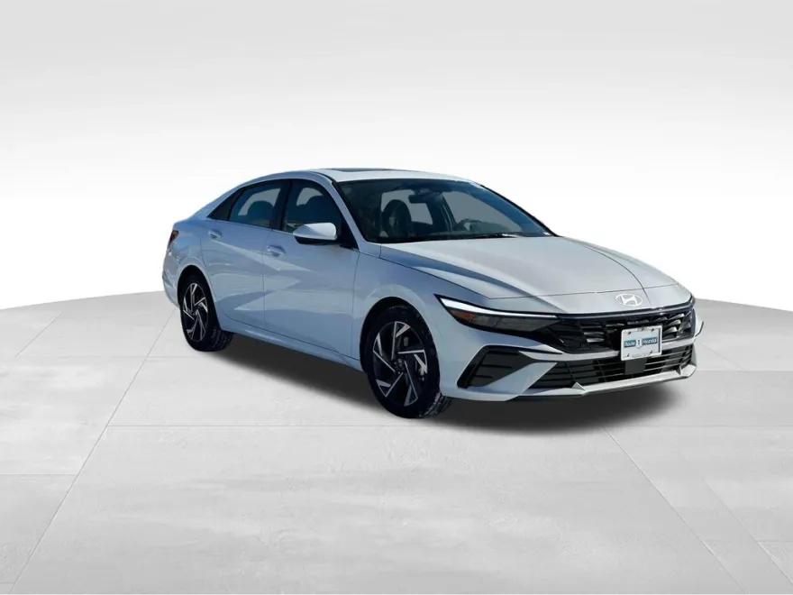 2025 Hyundai Elantra SEL Convenience photo 1