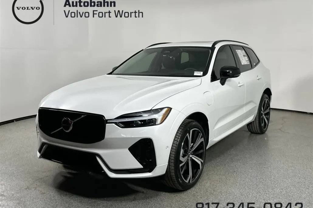 2025 Volvo XC60 T8 photo 1
