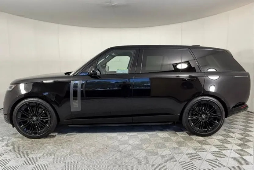 2025 Land Rover Range Rover SV photo 1