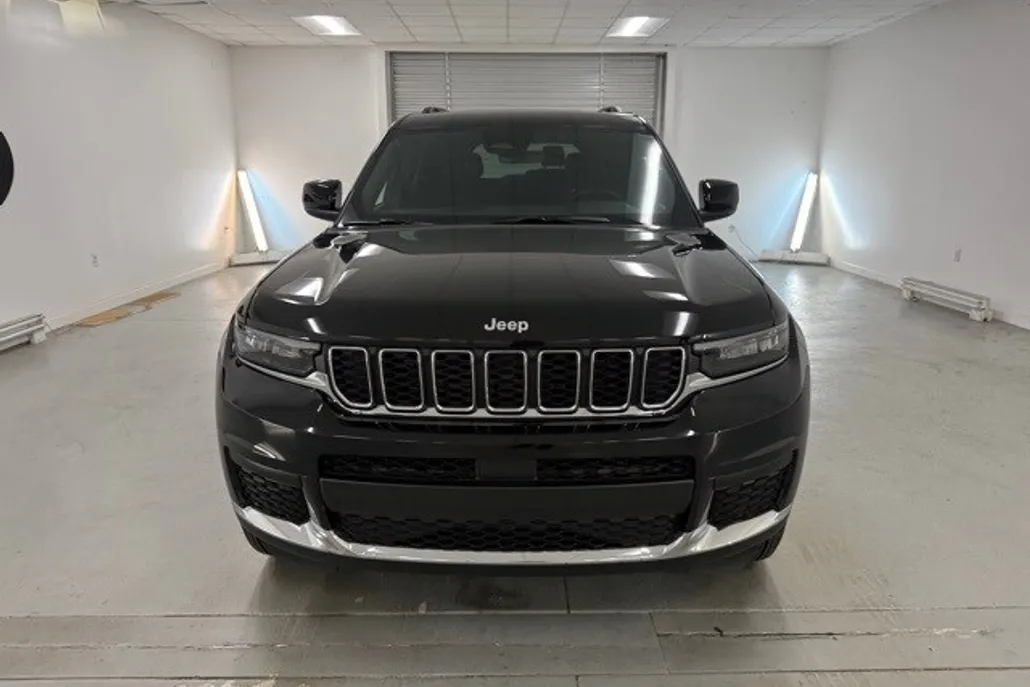 2025 Jeep Grand Cherokee Laredo photo 1