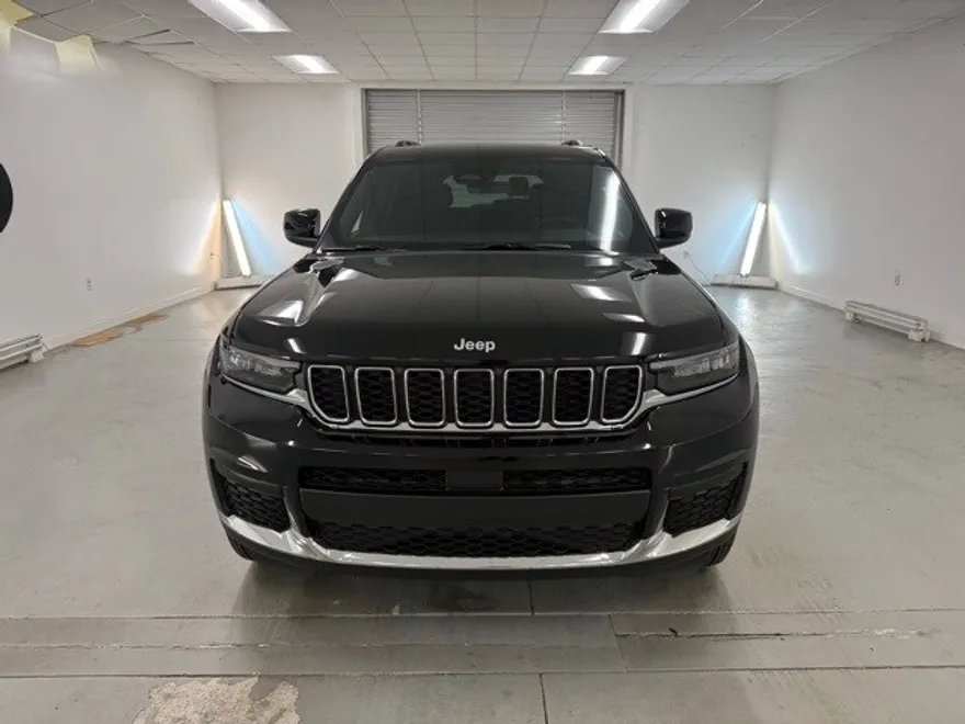 2025 Jeep Grand Cherokee Laredo photo 1