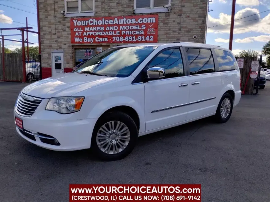2014 Chrysler Town & Country Limited photo 1