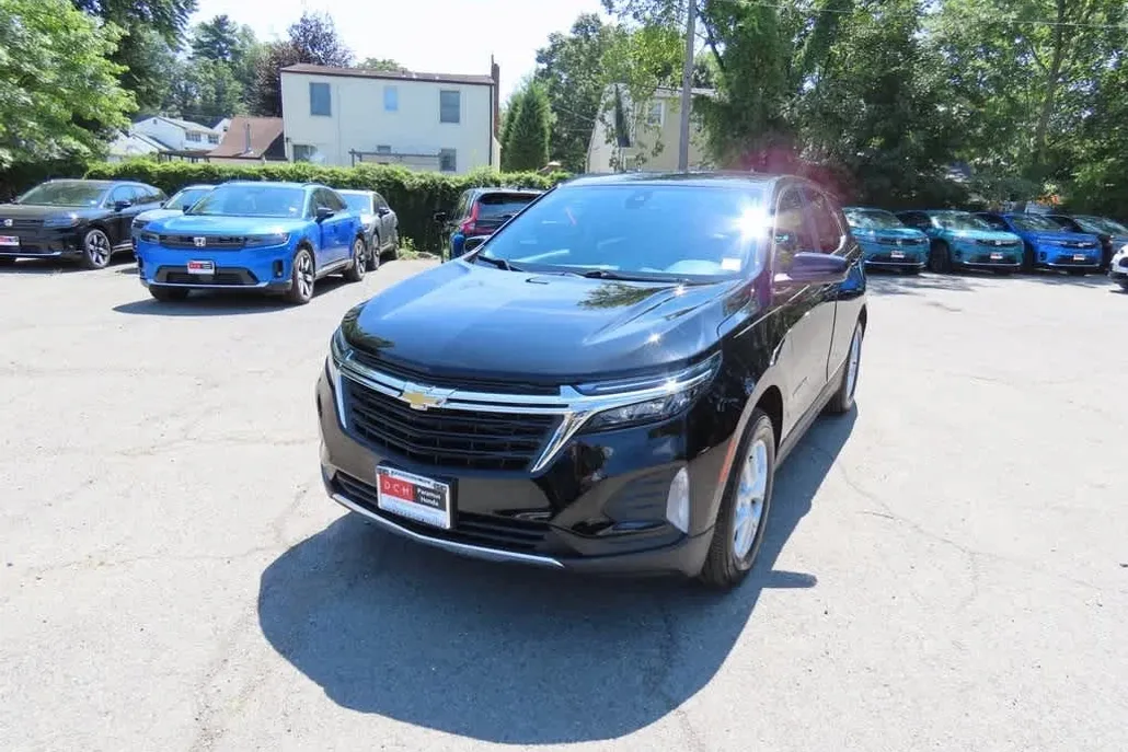 2024 Chevrolet Equinox LT photo 1