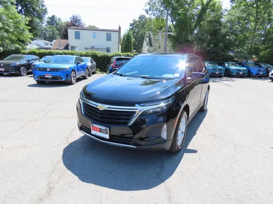 2024 Chevrolet Equinox LT photo 1