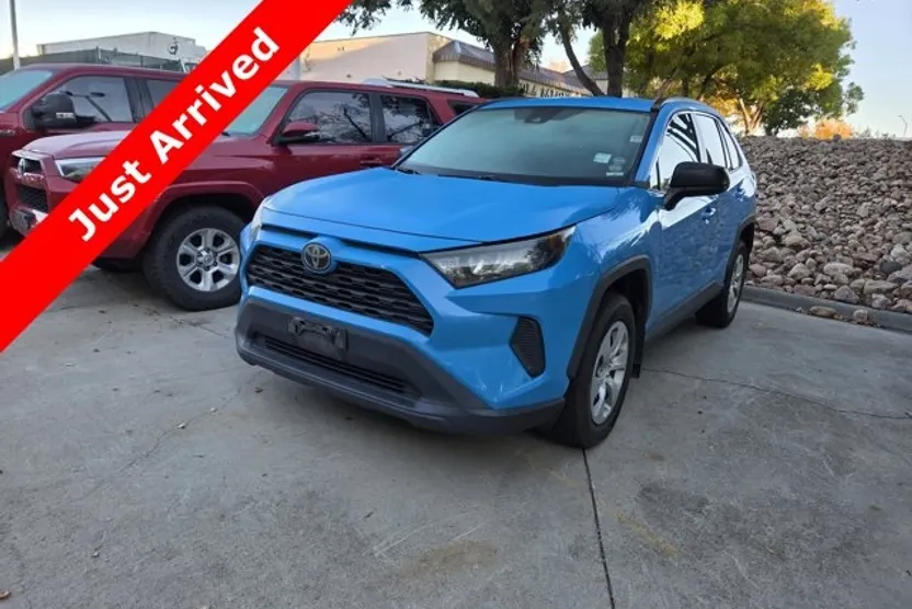 2019 Toyota RAV4 LE photo 1