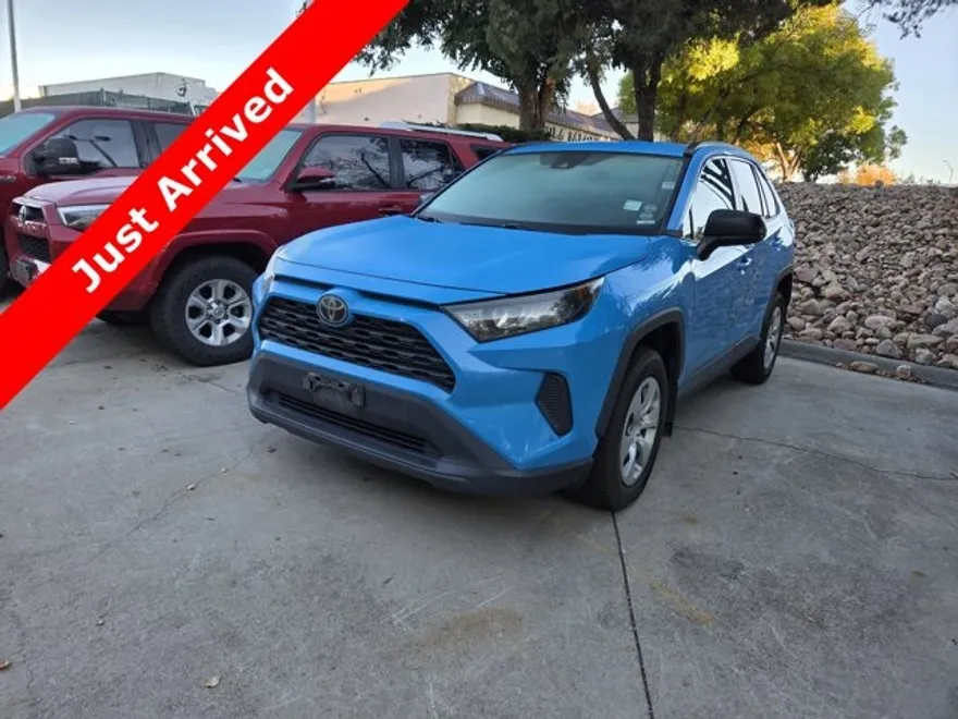 2019 Toyota RAV4 LE photo 1