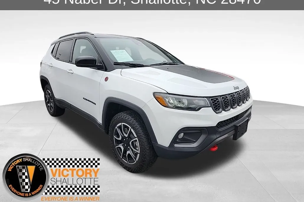 2024 Jeep Compass Trailhawk photo 1