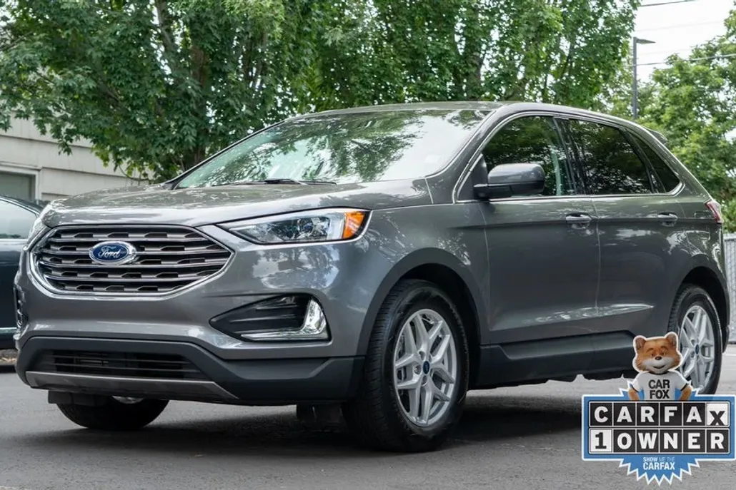 2022 Ford Edge SEL photo 1