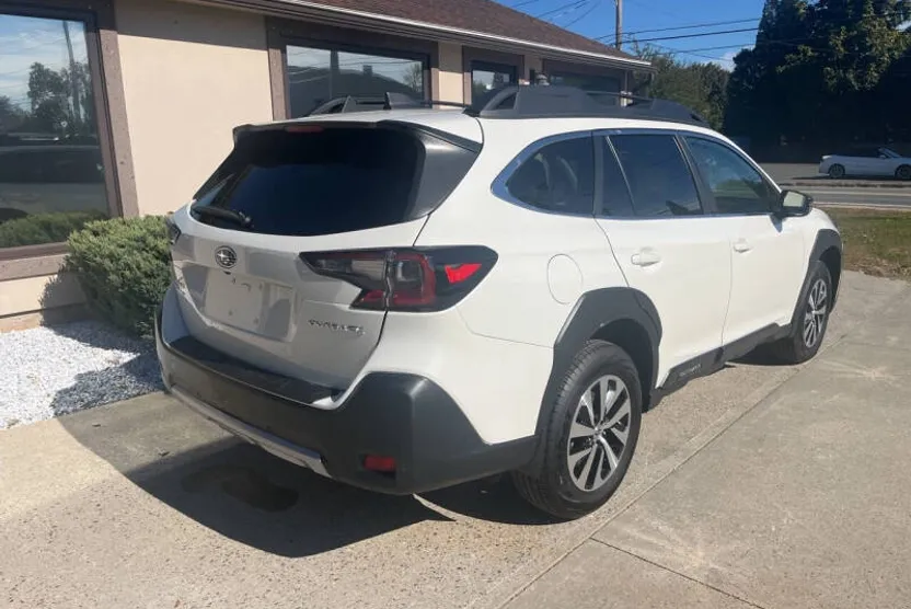 2023 Subaru Outback Limited photo 1