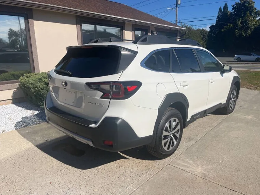 2023 Subaru Outback Limited photo 1