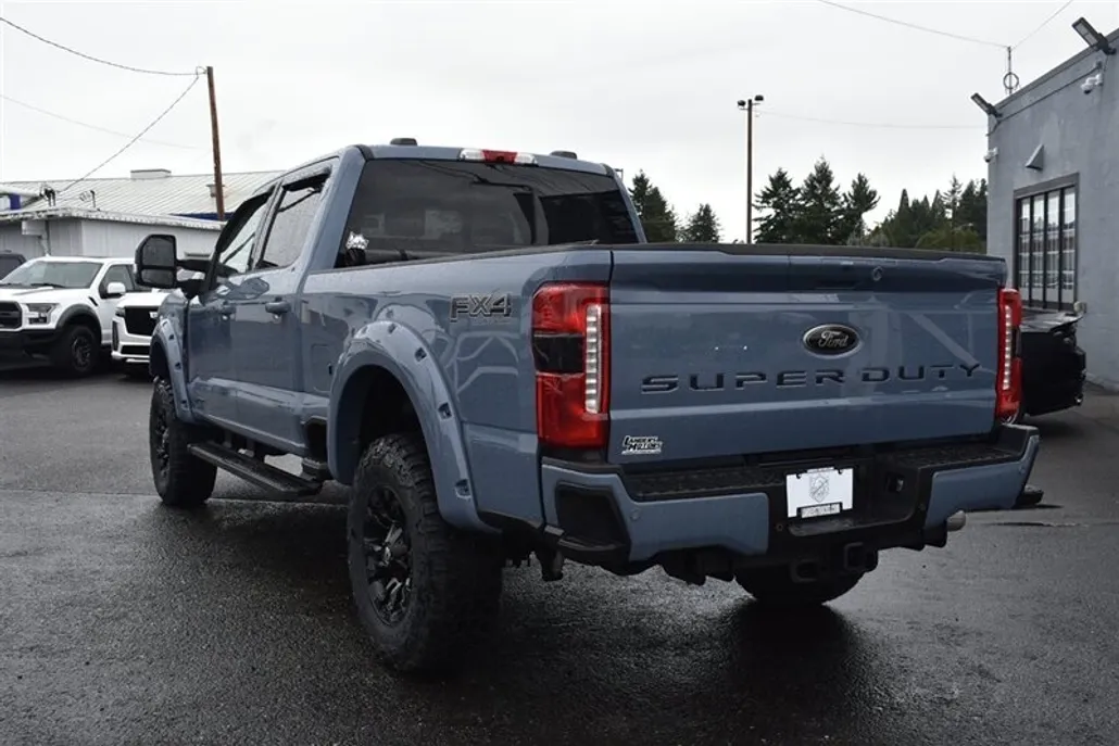 2023 Ford F-350 Lariat photo 1