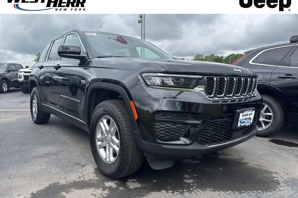 2025 Jeep Grand Cherokee Laredo photo 1