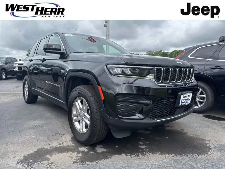 2025 Jeep Grand Cherokee Laredo photo 1