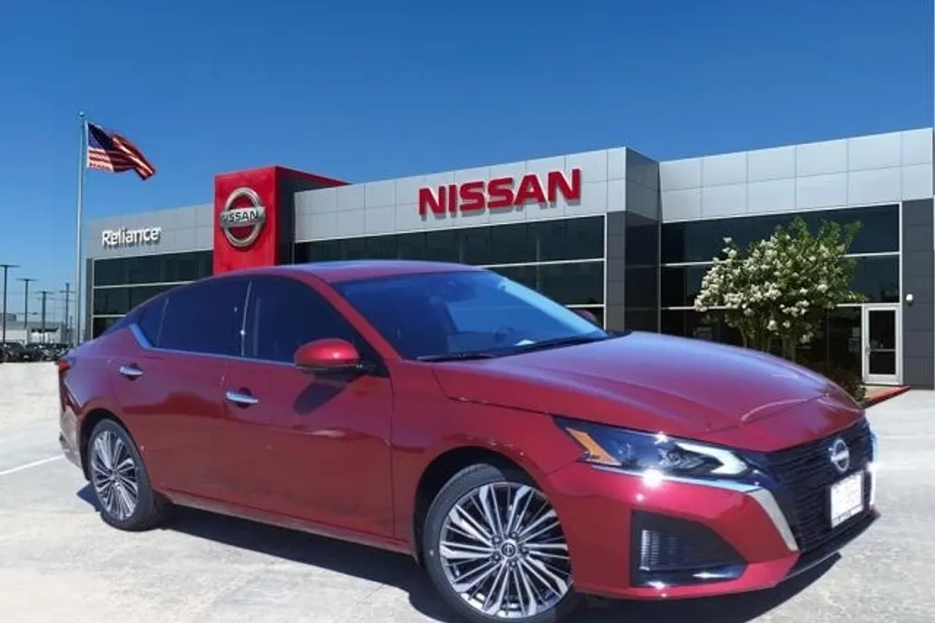 2025 Nissan Altima 2.5 SL photo 1