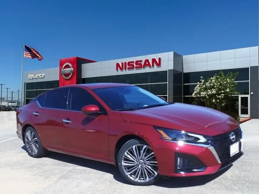 2025 Nissan Altima 2.5 SL photo 1